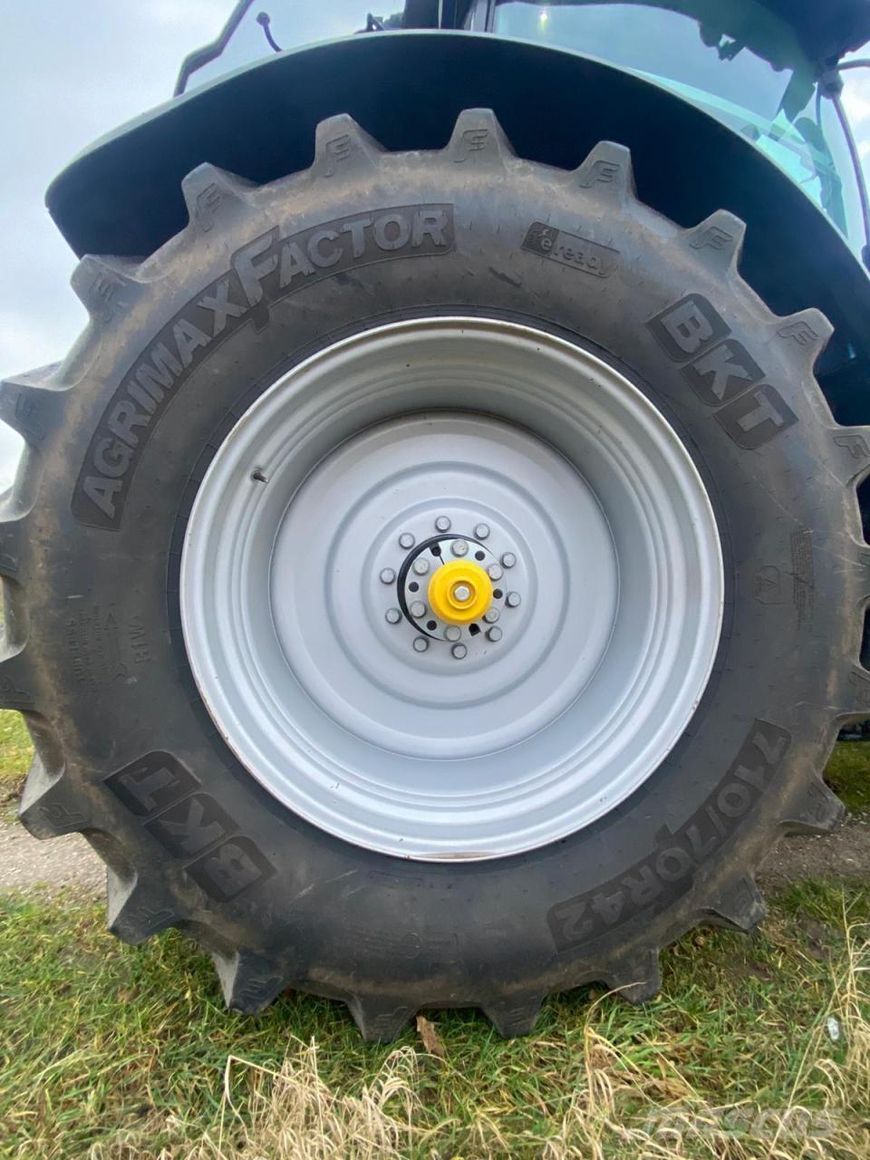 New Holland T7.230 الجرارات