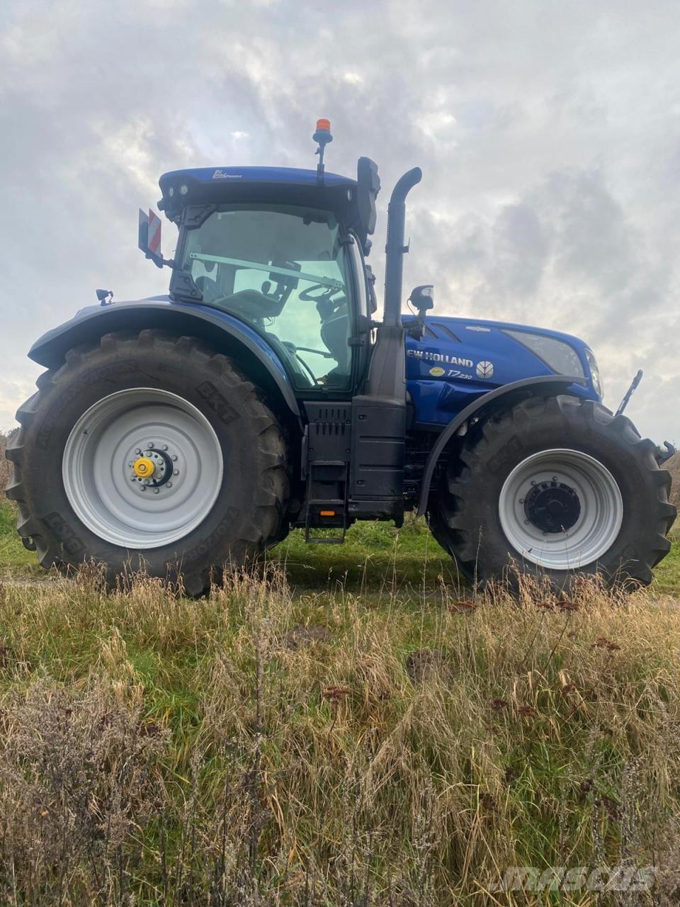 New Holland T7.230 الجرارات