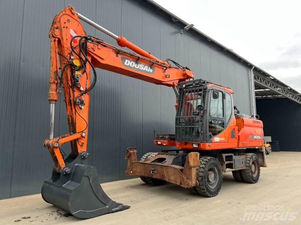Doosan DX210W حفارات بعجل