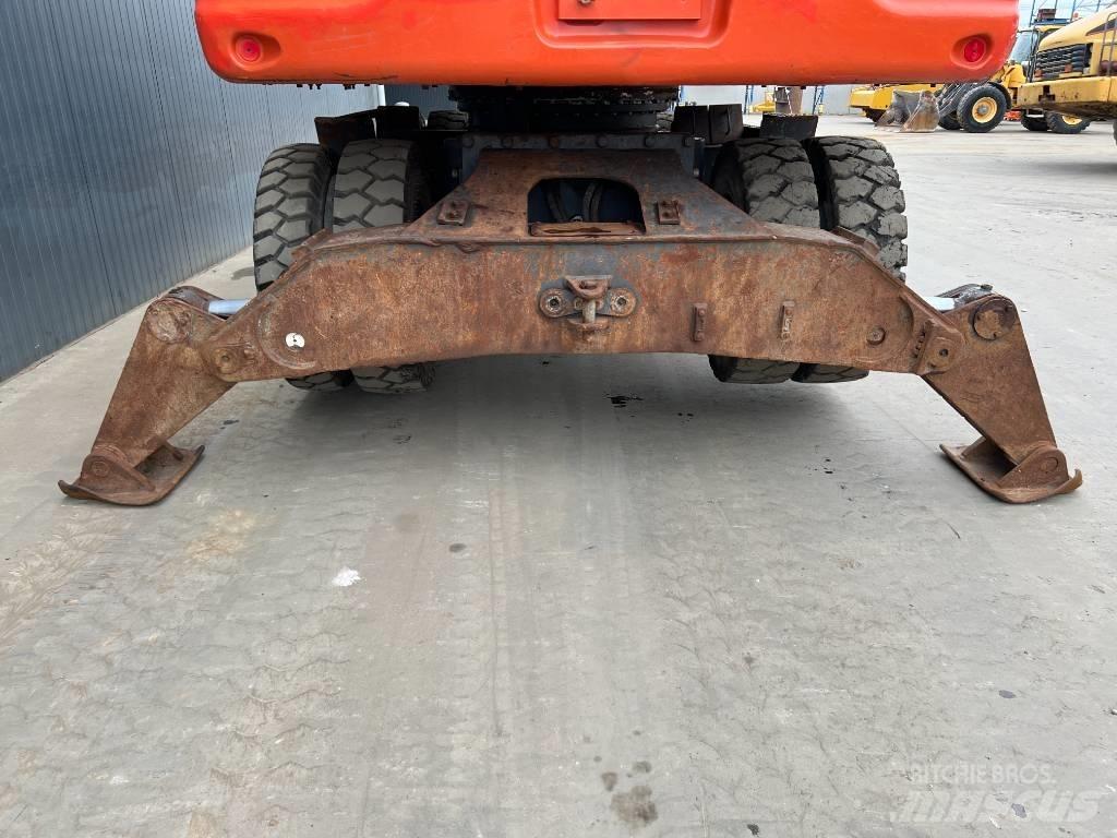 Doosan DX210W حفارات بعجل