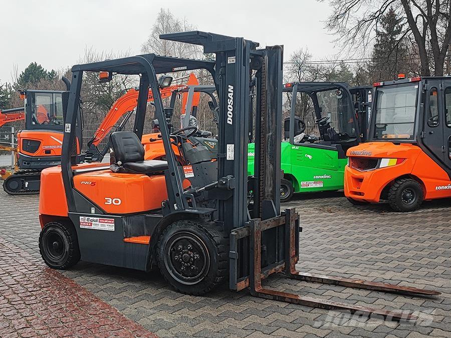 Doosan D30G شاحنات الديزل