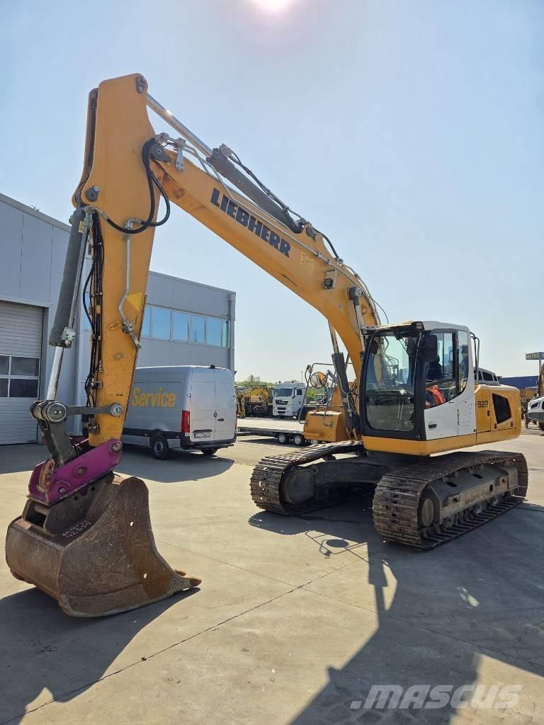 Liebherr R 922 SLC حفارات زحافة