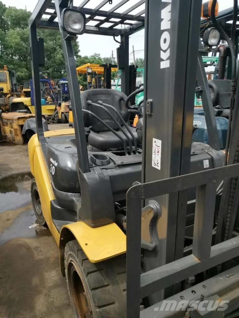 Komatsu 30 مناولات متداخلة