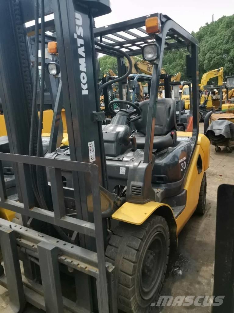 Komatsu 30 مناولات متداخلة