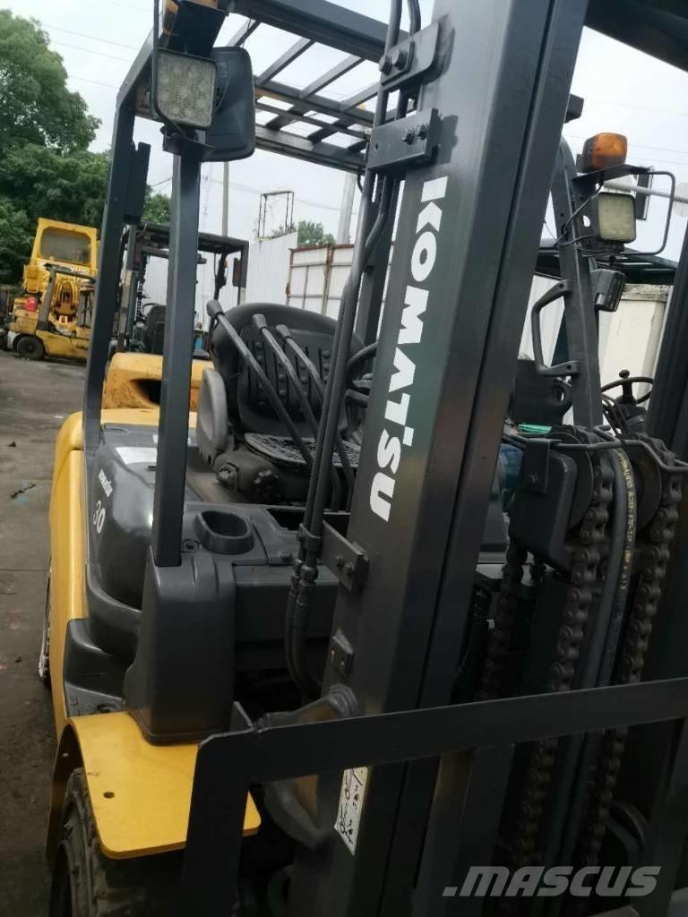 Komatsu 30 مناولات متداخلة