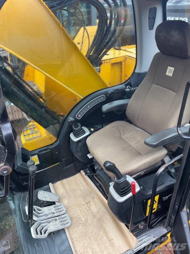 JCB JZ140LC حفارات زحافة