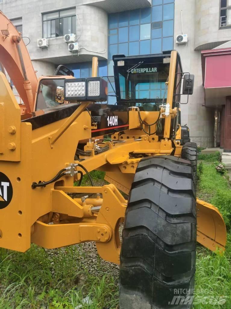 CAT 140 H لوادر ذات جرافات عكسية