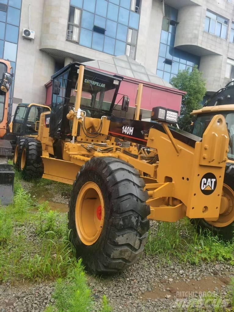 CAT 140 H لوادر ذات جرافات عكسية