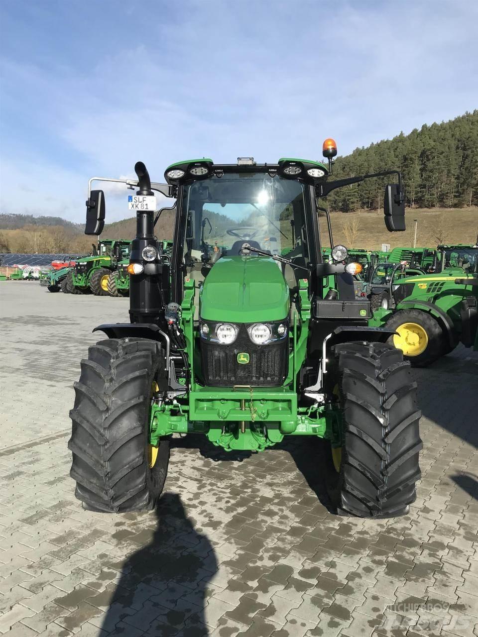 John Deere 6120M الجرارات