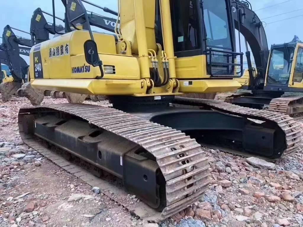Komatsu PC 240 حفارات زحافة