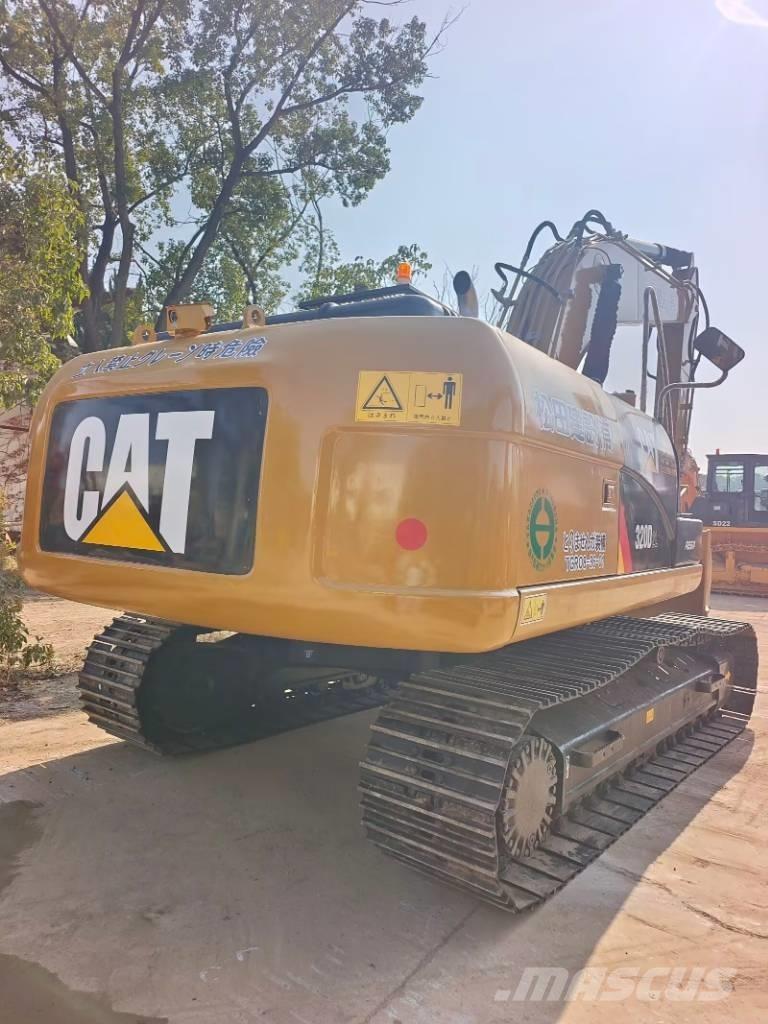 CAT 320 D2L حفارات زحافة