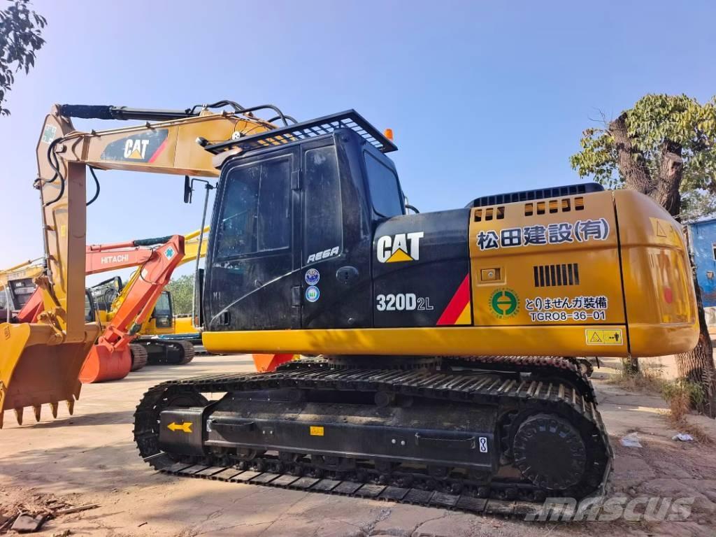 CAT 320 D2L حفارات زحافة