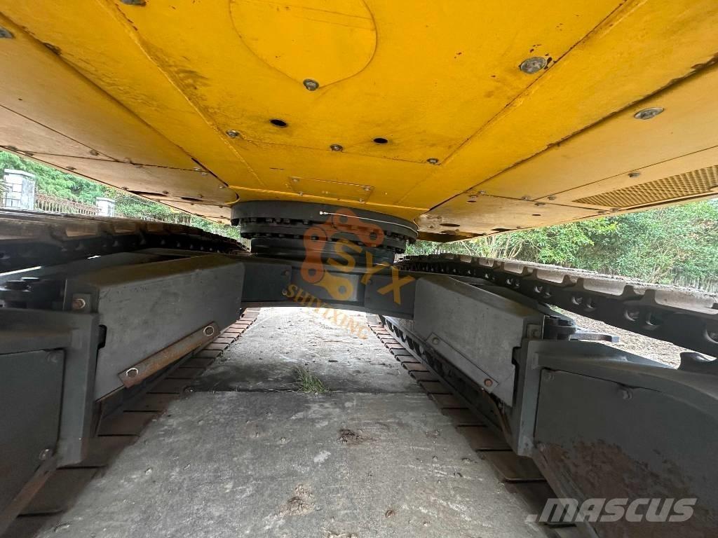 Komatsu PC 450 LC-8 حفارات زحافة