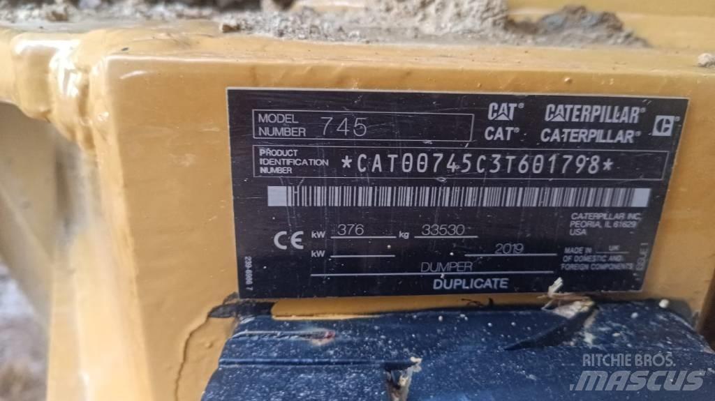 CAT 745 ساحبات مفصلية