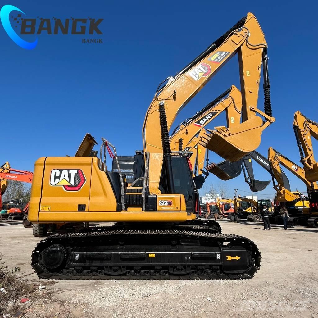 CAT 323 حفارات زحافة