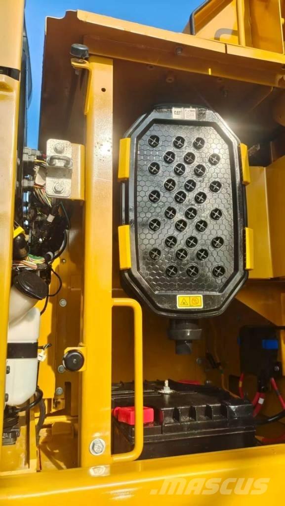 CAT 345GC حفارات زحافة