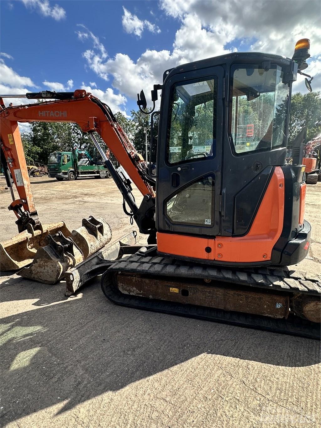 Hitachi 55U حفارات صغيرة أقل من 7 طن (حفارات صغيرة)
