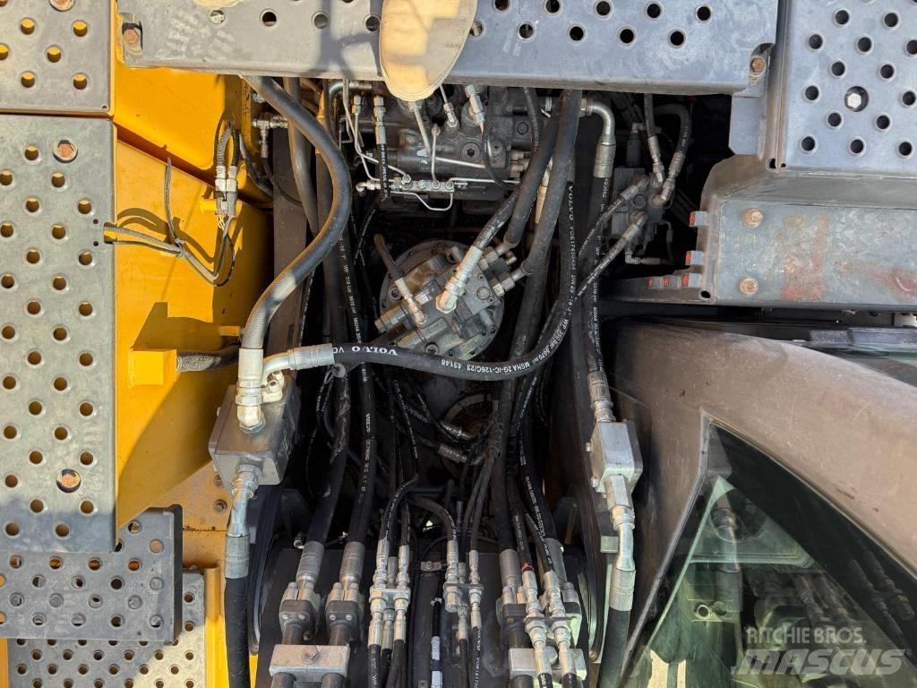 Volvo EC 220 EL حفارات زحافة