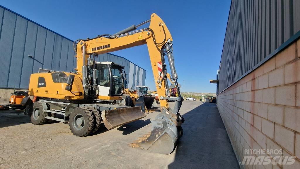 Liebherr A 920 حفارات بعجل