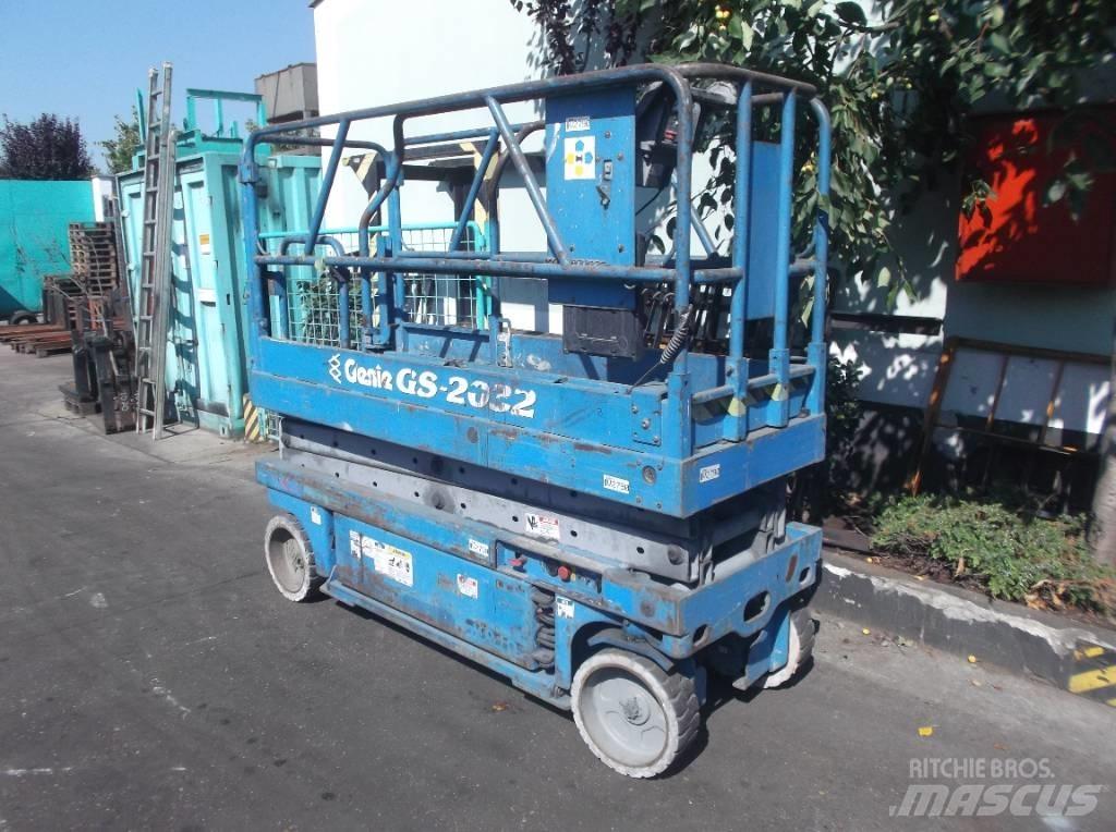 Genie GS 2032    V-2790 رافعات السارية الرأسية