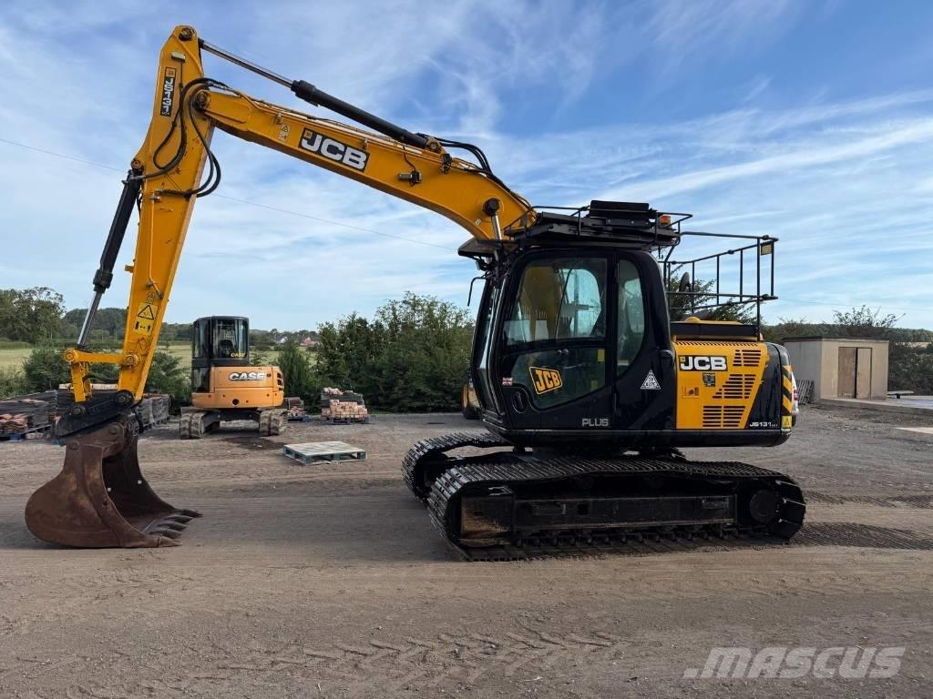 JCB JS 131 حفارات زحافة