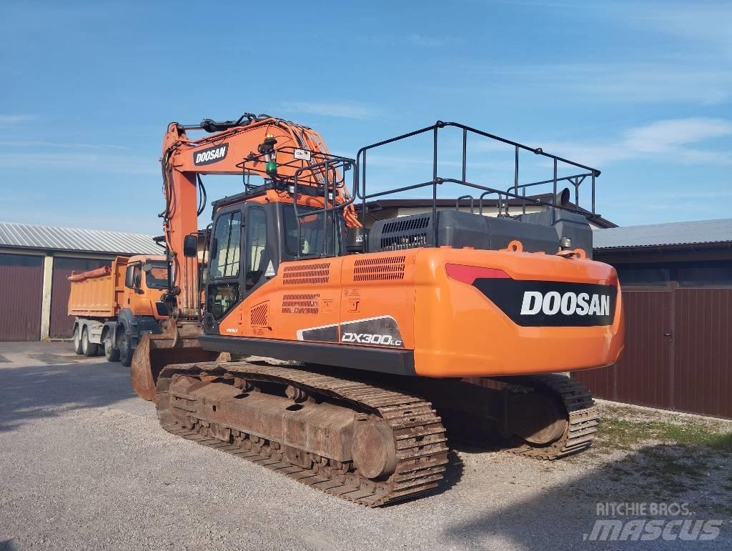 Doosan DX 300 LC حفارات زحافة