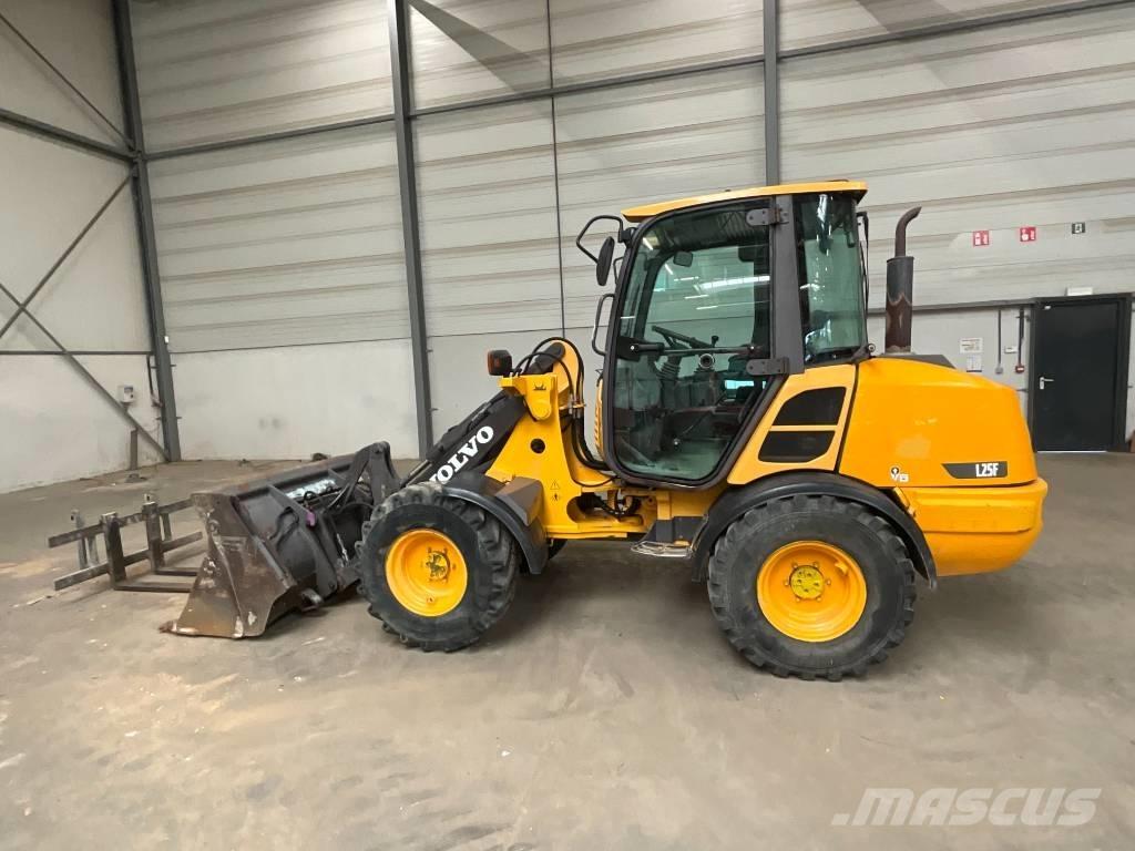 Volvo L 25 F لوادر بعجل