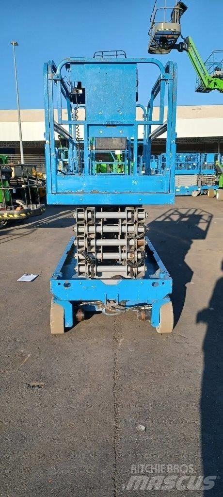 GENIE GS4047 رافعات مقصية الشكل