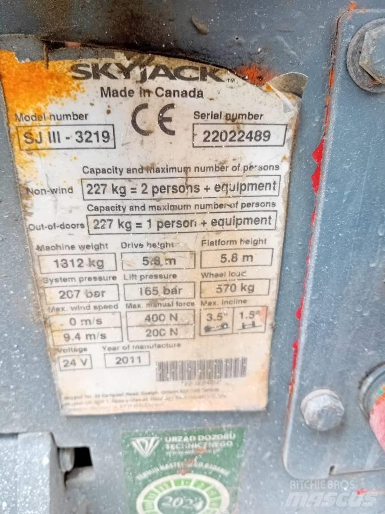 SkyJack 3219 SJ رافعات مقصية الشكل