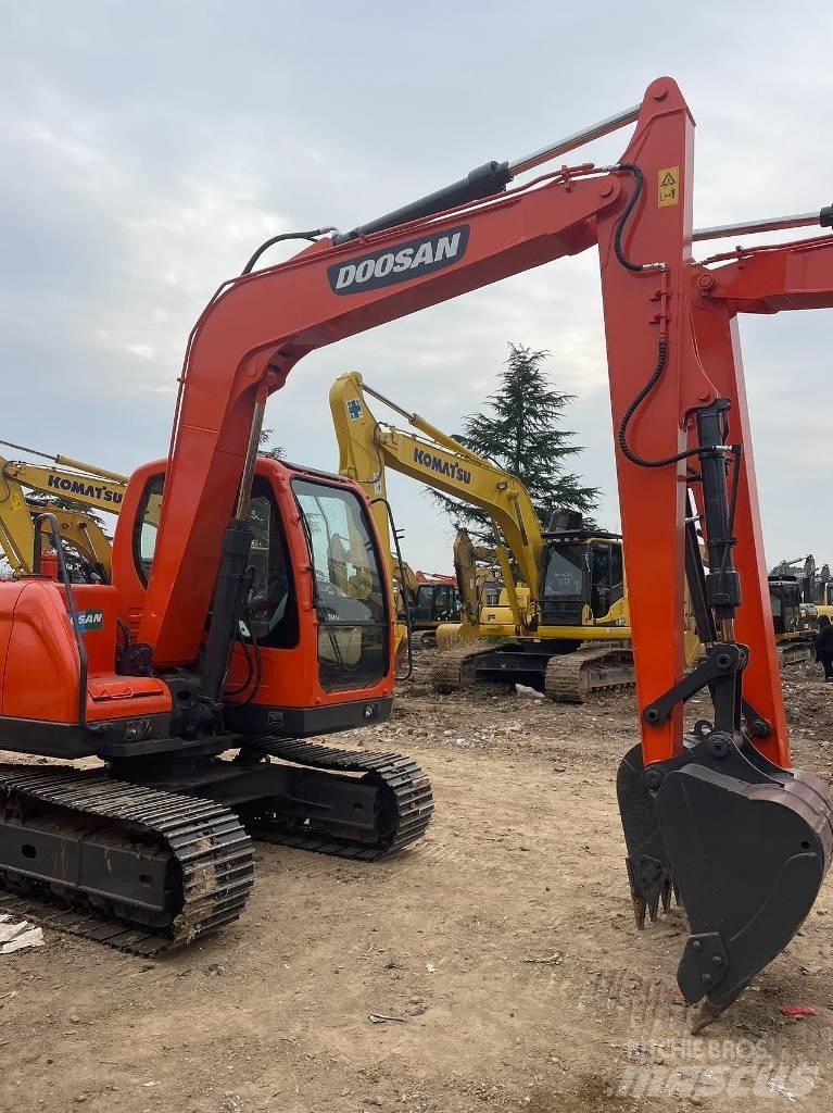 Doosan DX80 حفارات وسط 7 طن - 12 طن