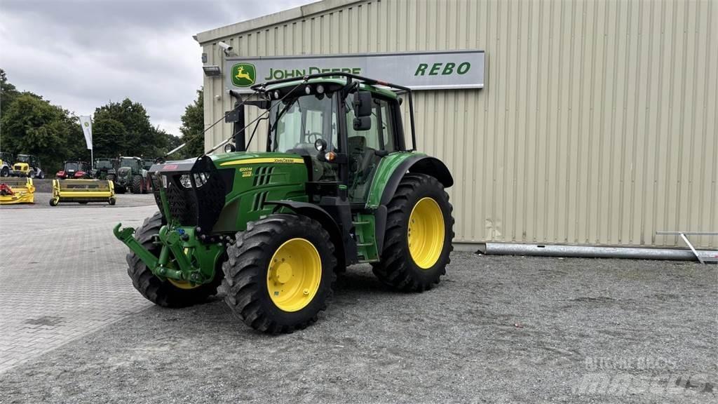 John Deere 6120M جرارات مدمجة