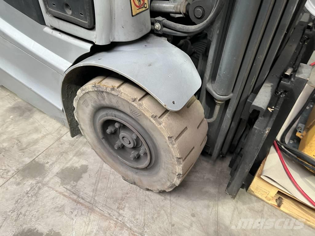 Still RX 60-25 شاحنات ذات رافعات شوكية تعمل بالكهرباء