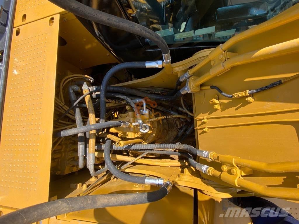 CAT CAT320 D2 حفارات زحافة