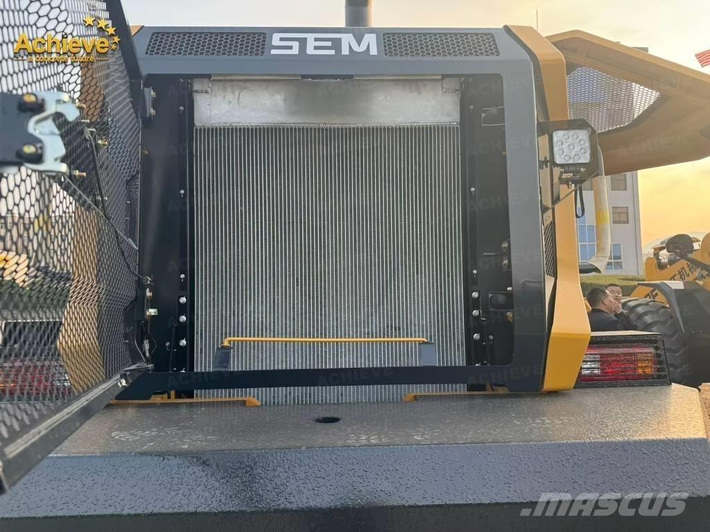 SEM 656F لوادر بعجل