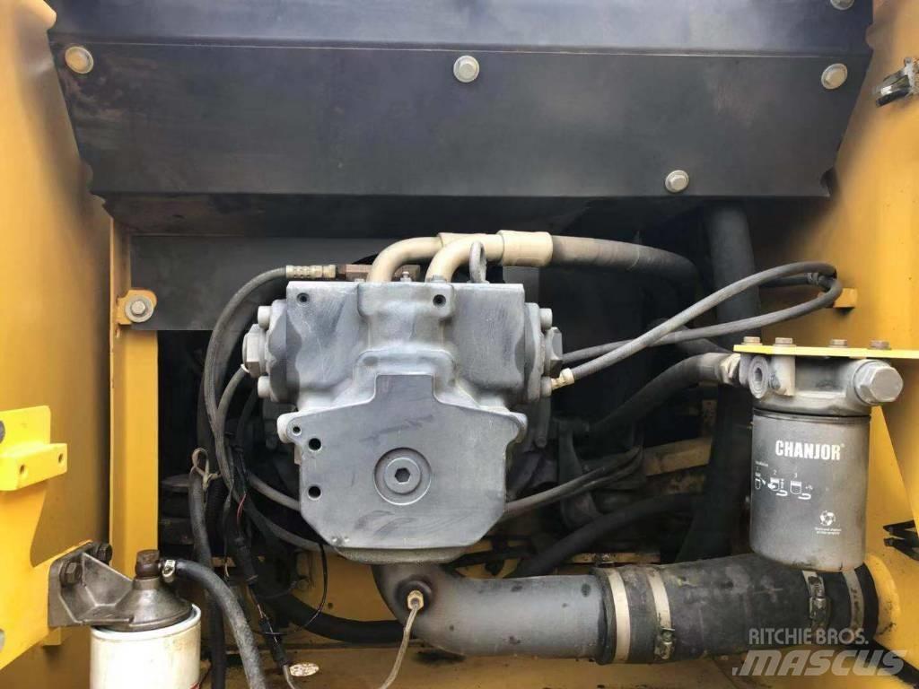 Komatsu pc200-7 حفارات زحافة