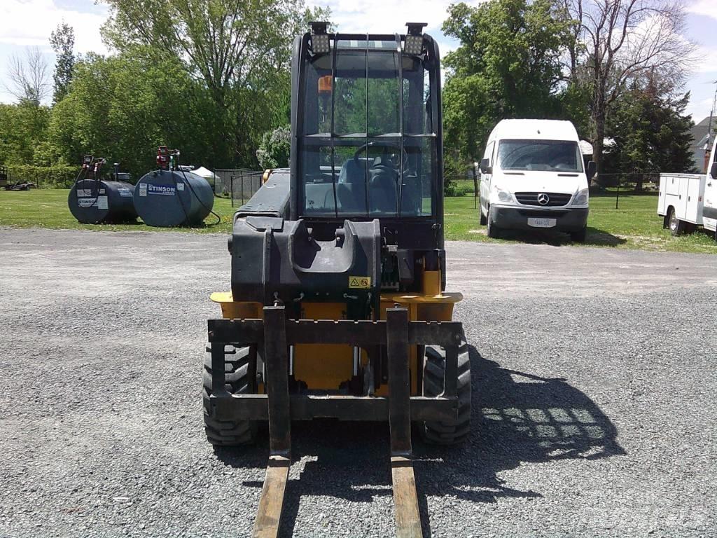 JCB 35 D شاحنات الطرق الوعرة