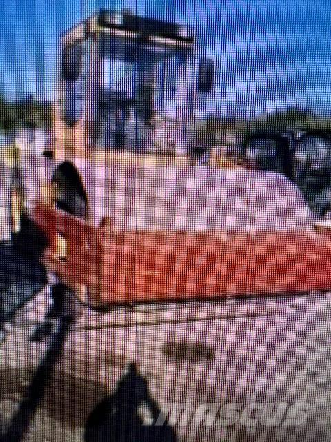 Bomag BW 211 D مداحل ثنائية الاسطوانة