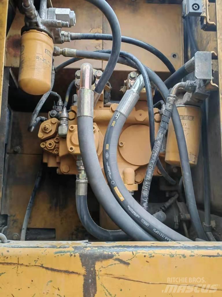 CAT 320 C U حفارات زحافة