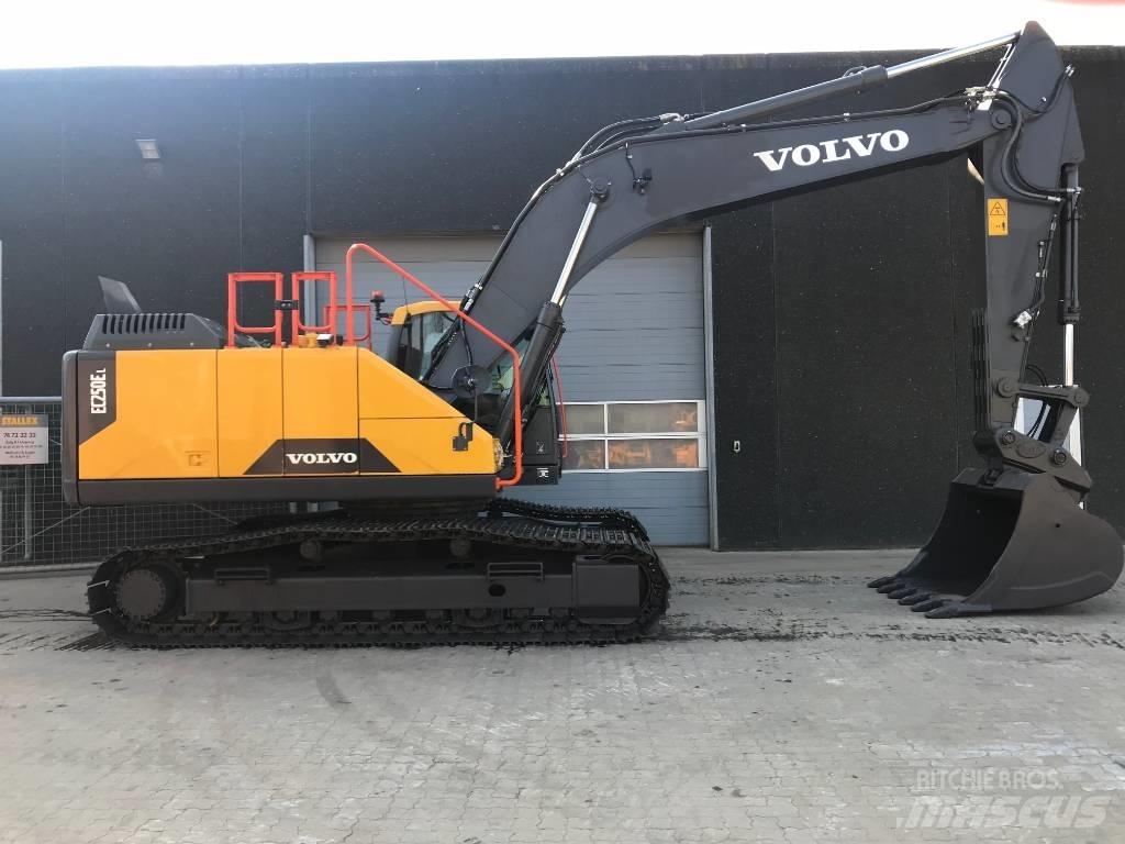 Volvo EC250E L حفارات زحافة