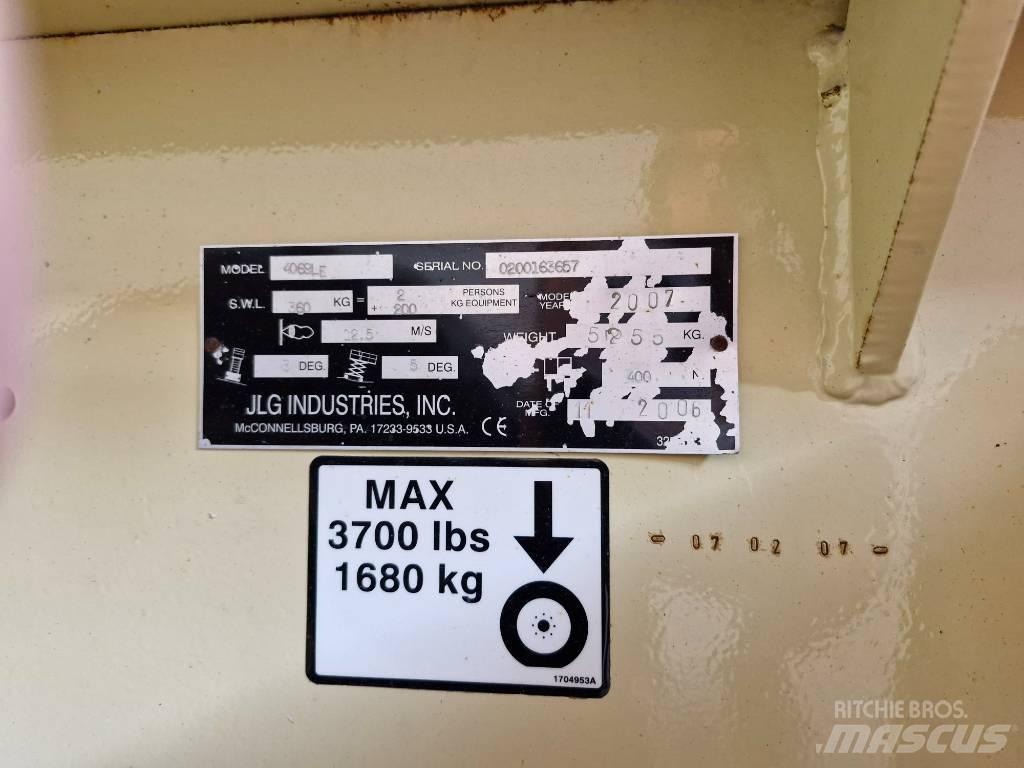 JLG 4069 LE رافعات مقصية الشكل
