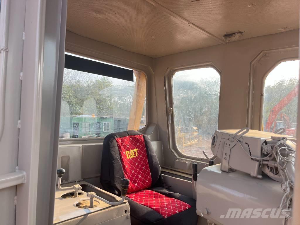 CAT D7G بلدوزرات مجنزرة