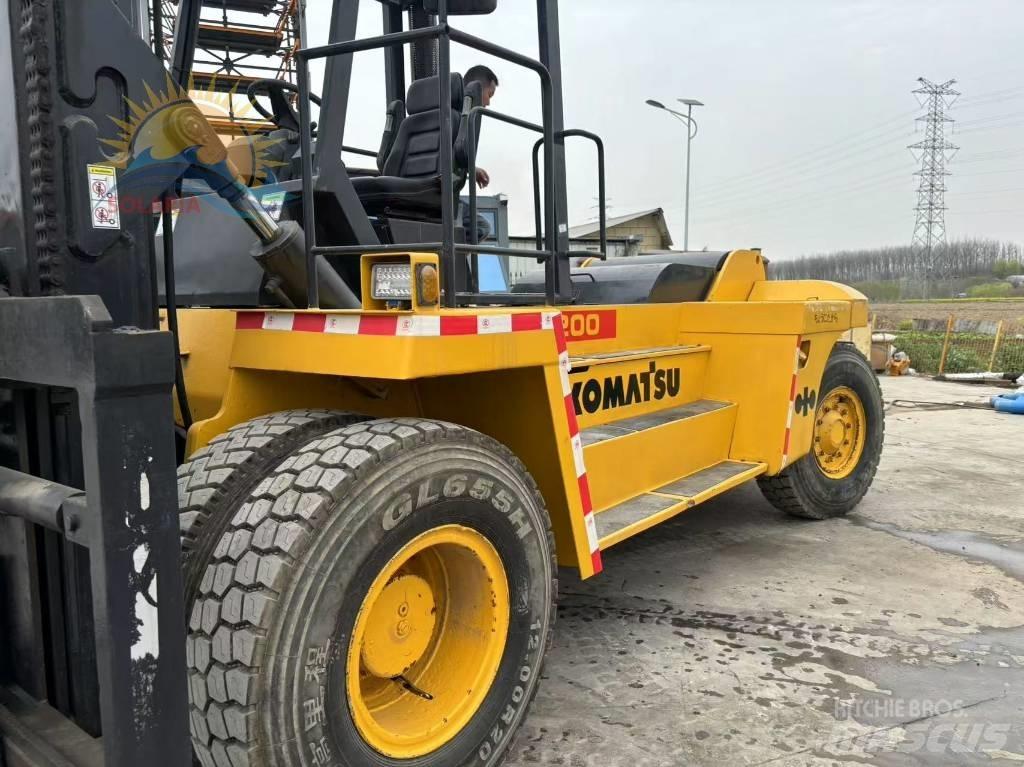 Komatsu FD 200 شاحنات الديزل