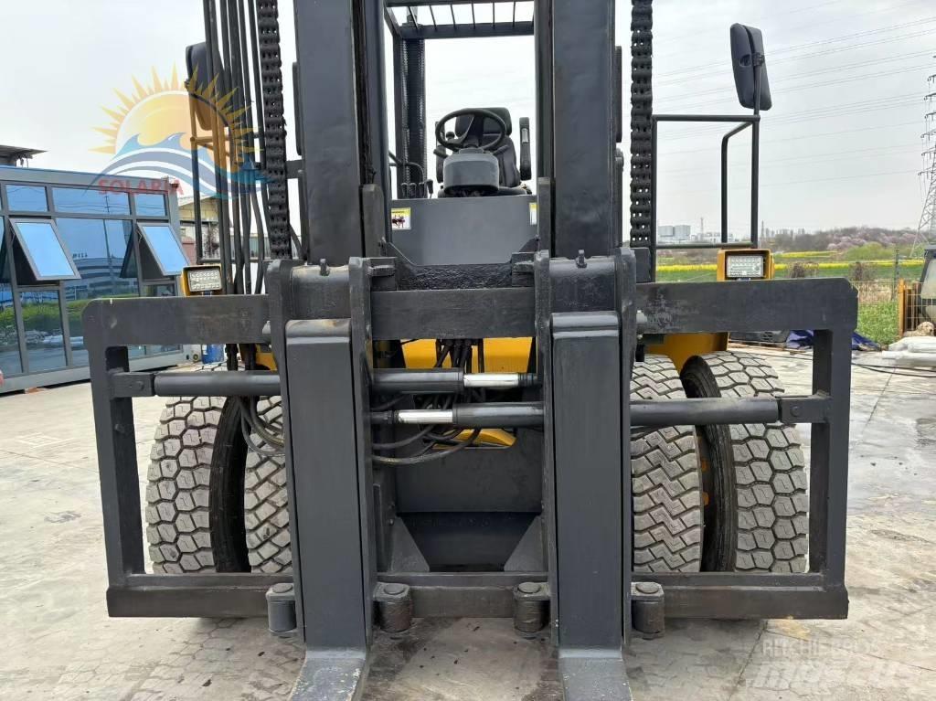 Komatsu FD 200 شاحنات الديزل