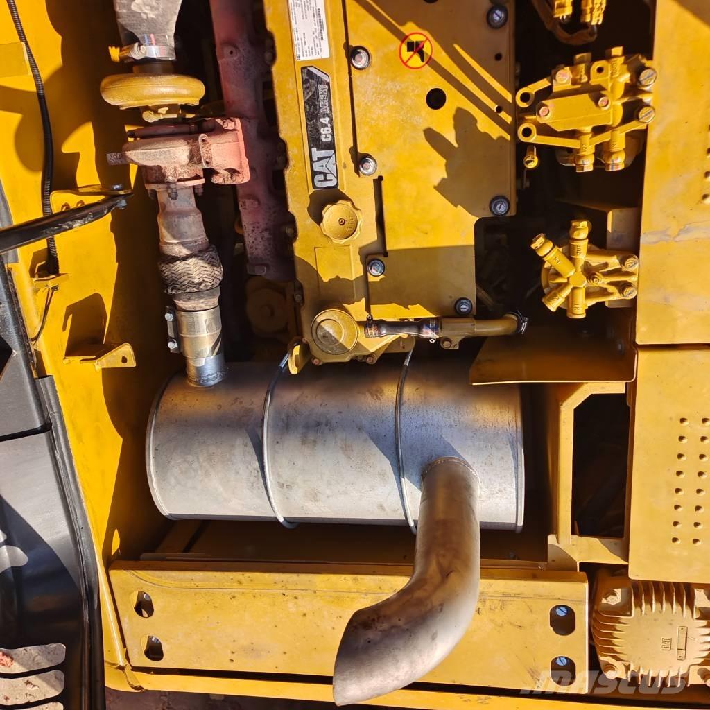 CAT 320DL حفارات زحافة