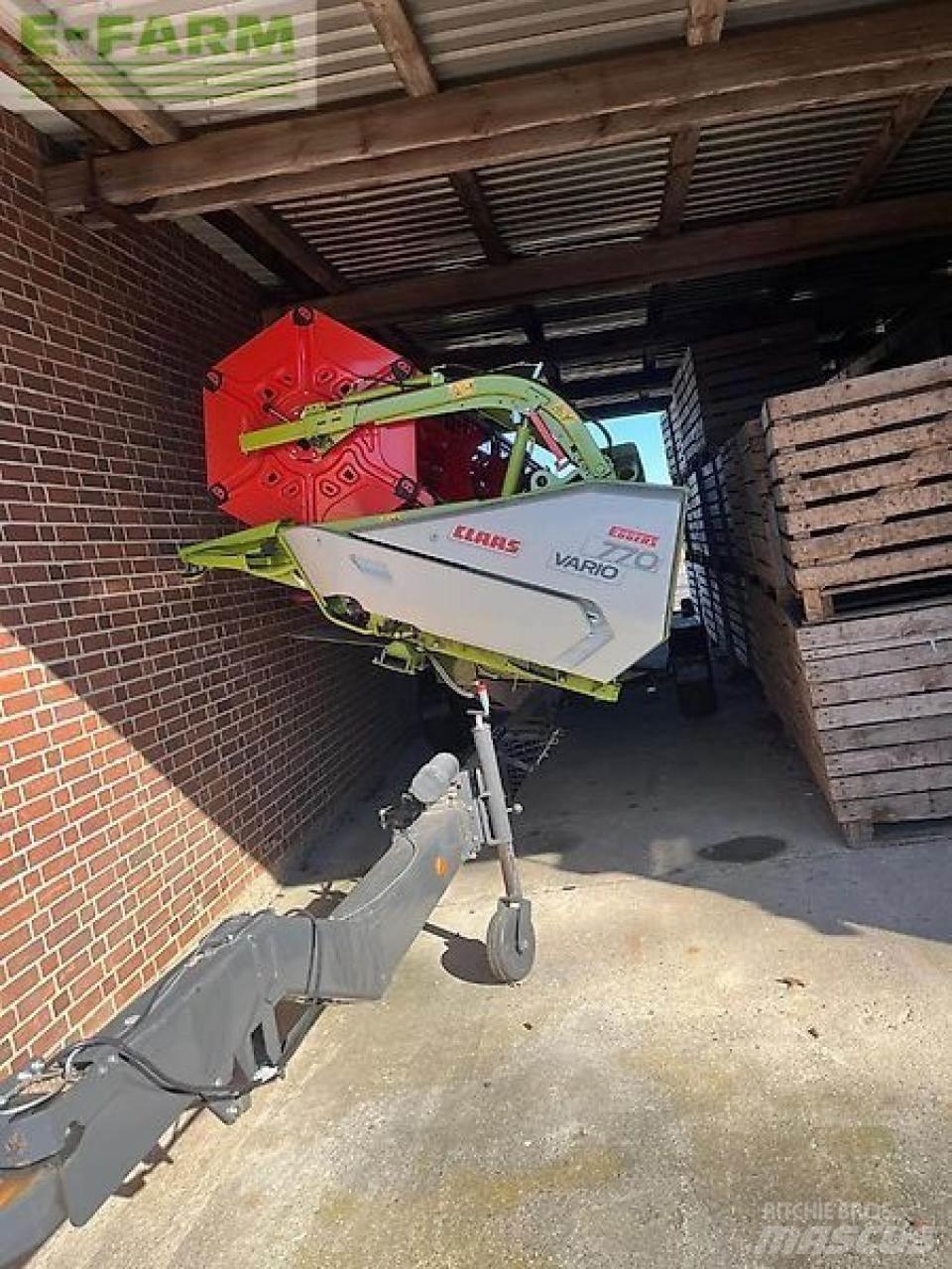 CLAAS trion 730 حصادات