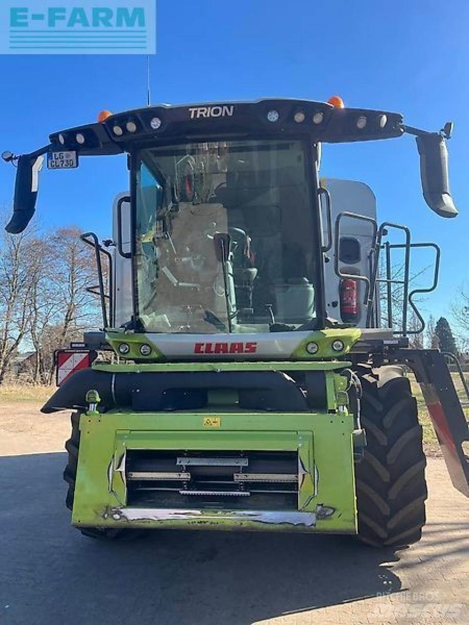 CLAAS trion 730 حصادات