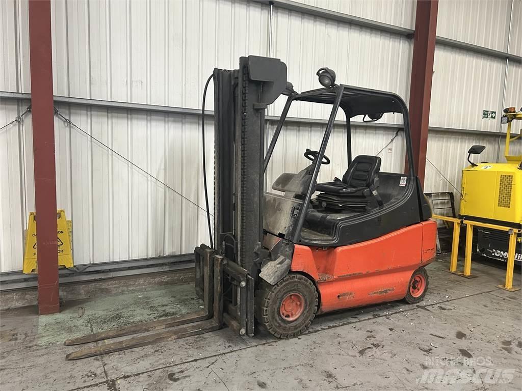 Linde E30-02 شاحنات ذات رافعات شوكية تعمل بالكهرباء