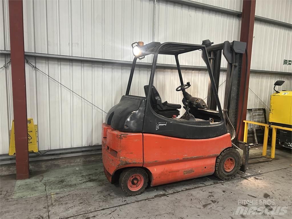 Linde E30-02 شاحنات ذات رافعات شوكية تعمل بالكهرباء