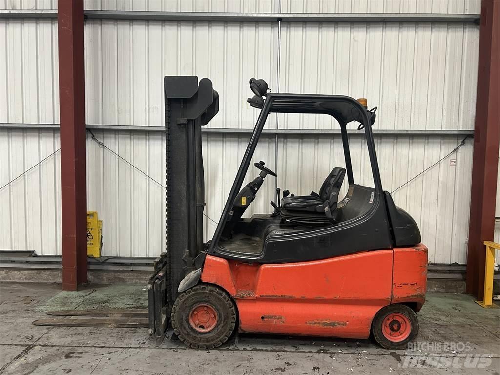 Linde E30-02 شاحنات ذات رافعات شوكية تعمل بالكهرباء