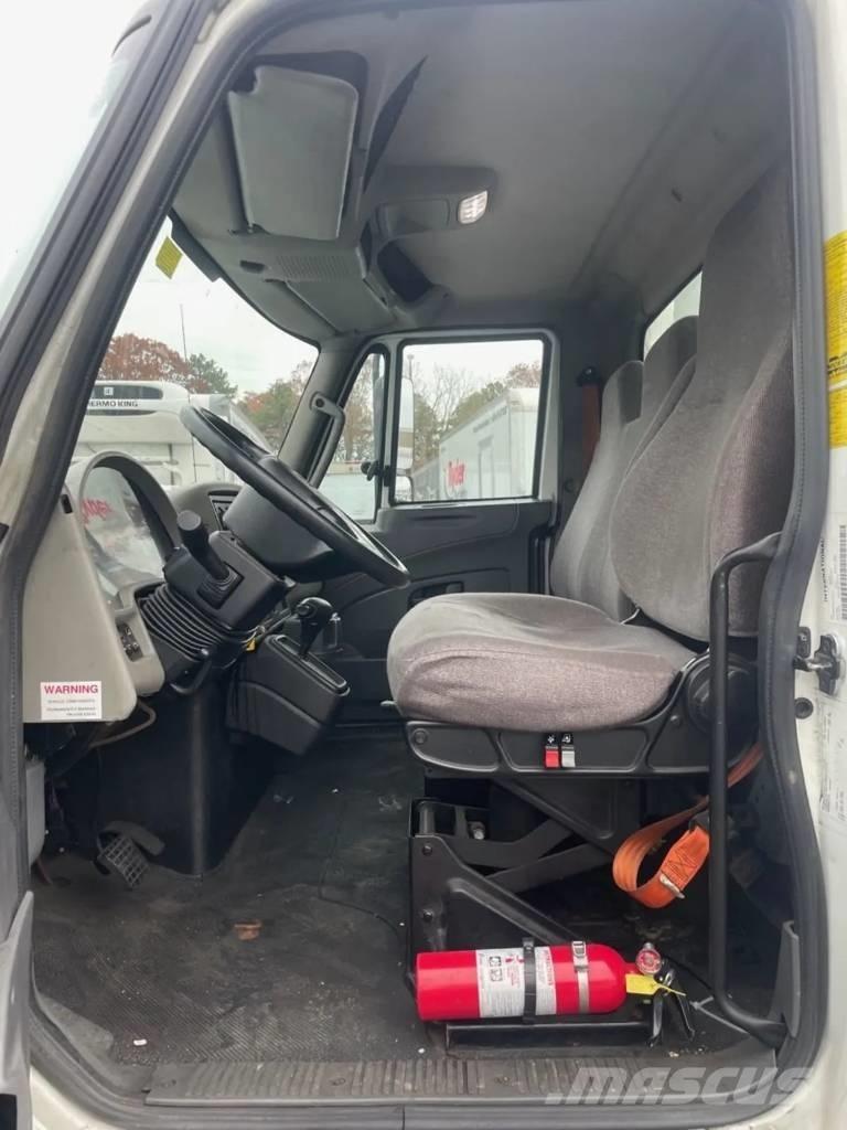 International 4300 شاحنات نقل المشروبات